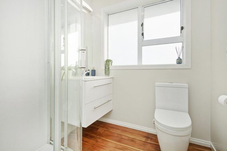 Photo of property in 3 Findlay Street, Tawa, Wellington, 5028