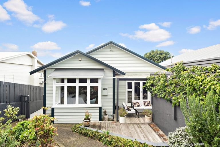 Photo of property in 69 Queens Drive, Lyall Bay, Wellington, 6022