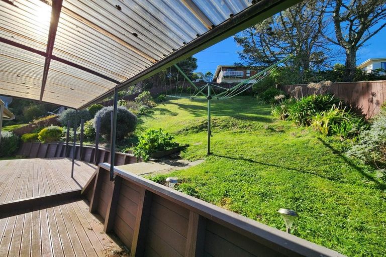 Photo of property in 56 Colchester Crescent, Newlands, Wellington, 6037