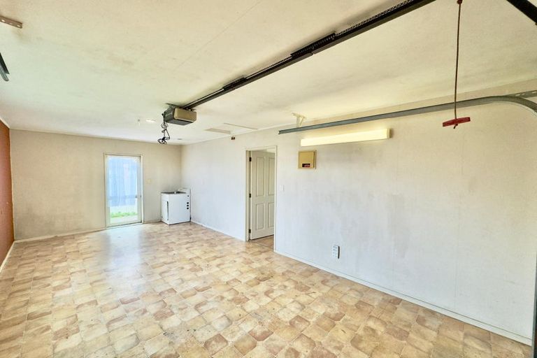 Photo of property in 84 Manuroa Road, Takanini, 2112