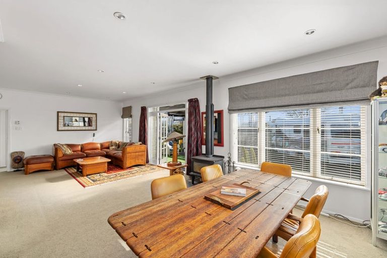 Photo of property in 28 Oxford Street, Martinborough, 5711