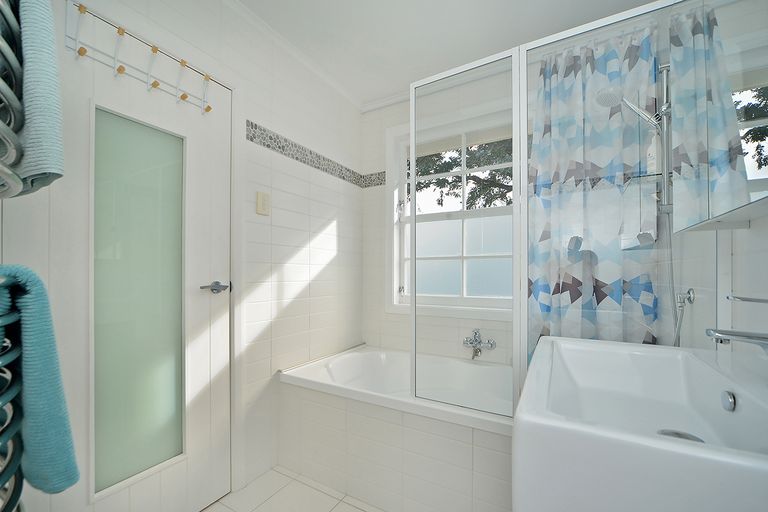 Photo of property in 1a Dublin Street, Martinborough, 5711