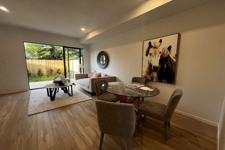 Photo of property in 2/4 Serjeant Street, Henderson, Auckland, 0612