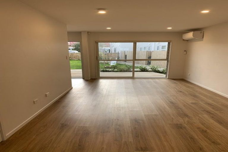 Photo of property in 2d Cockayne Crescent, Sunnynook, Auckland, 0620