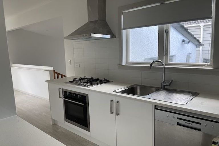 Photo of property in 7 Thornton Road, Milford, Auckland, 0620