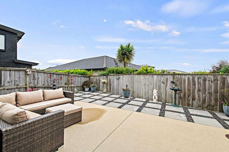 Photo of property in 14 Poutawa Lane, Clarks Beach, 2122