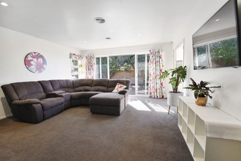 Photo of property in 6 Punga Lane, Parklands, Christchurch, 8083