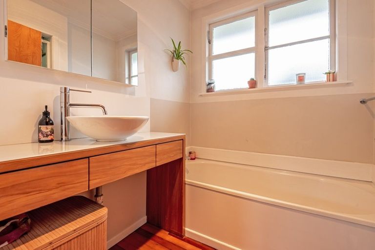 Photo of property in 132 Limbrick Street, Terrace End, Palmerston North, 4410
