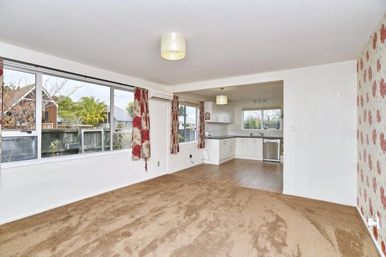 Photo of property in 1/9 Valecrest Avenue, Parklands, Christchurch, 8083
