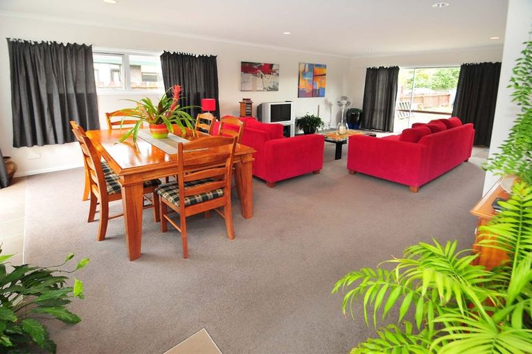 Photo of property in 1/21 Elizabeth Street, Orewa, 0931