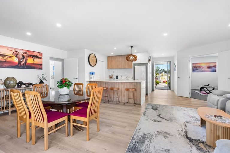 Photo of property in 104 Kaurinui Crescent, One Tree Point, 0118