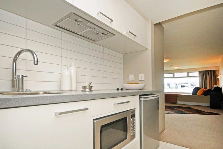 Photo of property in The Capital, 370 Oriental Parade, Oriental Bay, Wellington, 6011