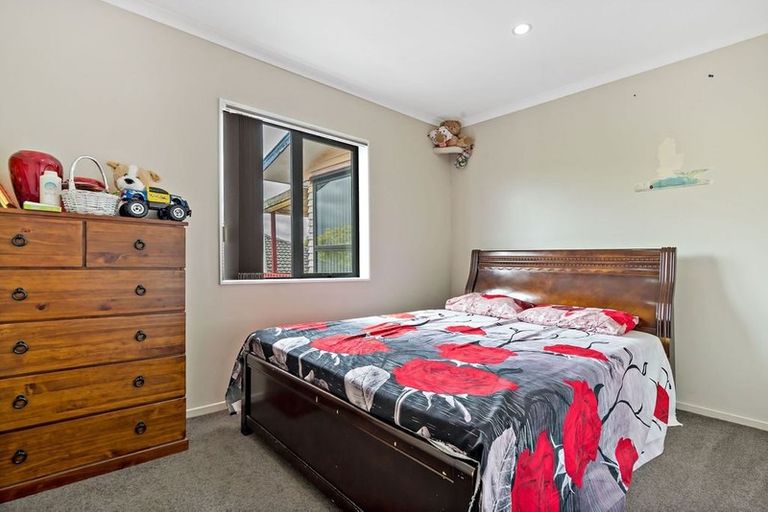 Photo of property in 39 Patts Avenue, Glendene, Auckland, 0602