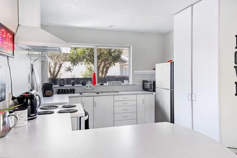 Photo of property in 25 Heathglen Avenue, Parklands, Christchurch, 8083