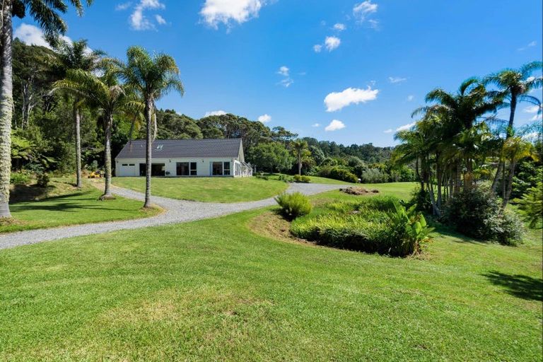 Photo of property in 105 Grassmere Road, Henderson Valley, Auckland, 0612