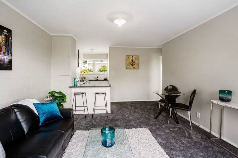 Photo of property in 3/68 Rua Road, Glen Eden, Auckland, 0602