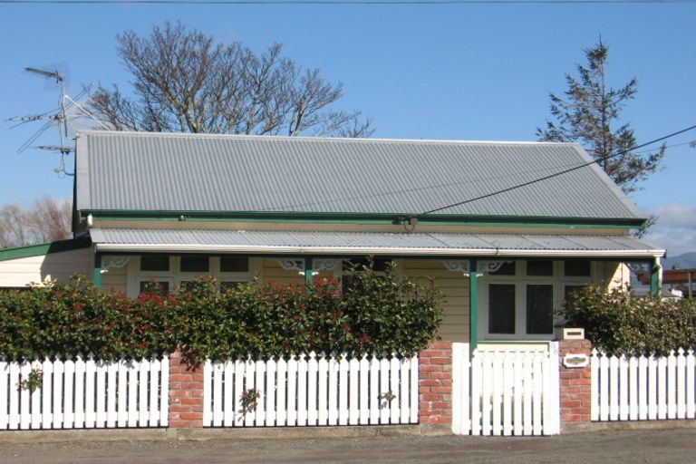 Photo of property in 98 Fox Street, Featherston, 5710