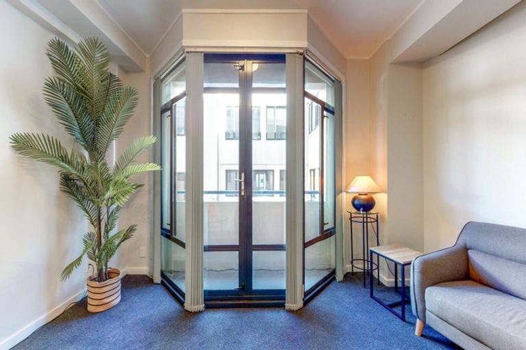 Photo of property in 17 Kent Terrace - Kent Apartments, 3d/16 Kent Terrace, Mount Victoria, Wellington, 6011