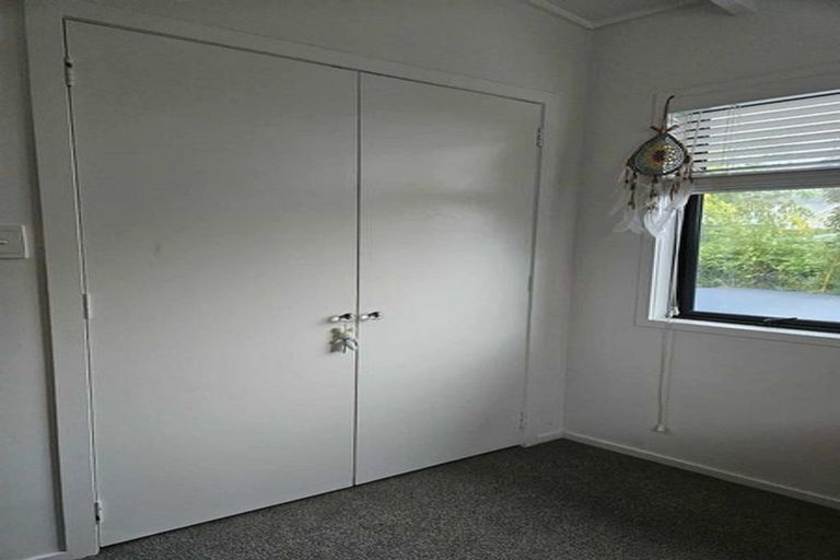 Photo of property in 2/99 Konini Road, Titirangi, Auckland, 0604
