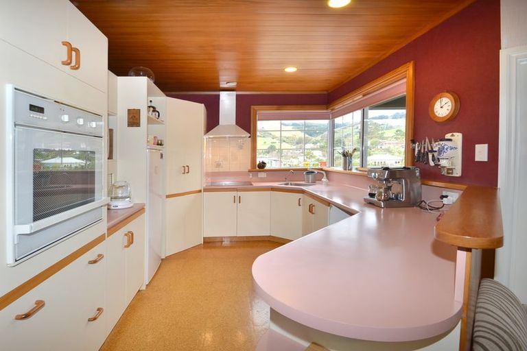 Photo of property in 41 Marine Parade, Macandrew Bay, Dunedin, 9014