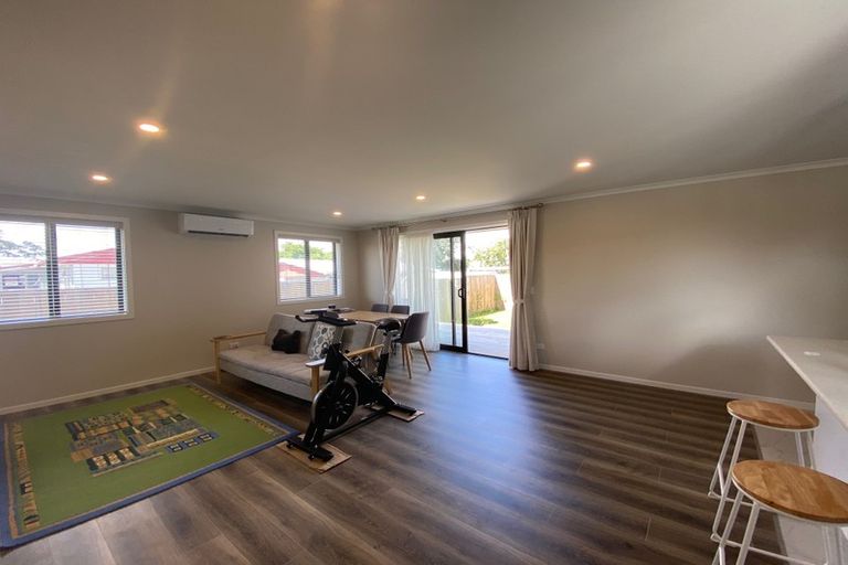 Photo of property in 2/26 Allen Street, Mangere East, Auckland, 2024
