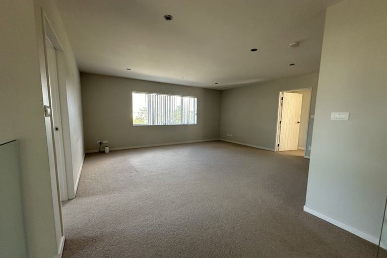 Photo of property in 72 Harrowglen Drive, Northcross, Auckland, 0630