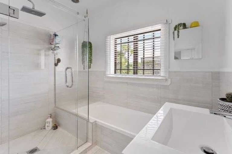 Photo of property in 6 Ngaio Street, Strandon, New Plymouth, 4312