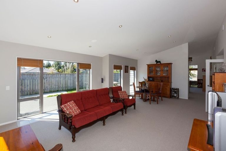 Photo of property in 26 Bluewater Place, Paraparaumu, 5032