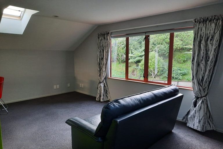 Photo of property in 21 Thatcher Crescent, Crofton Downs, Wellington, 6035