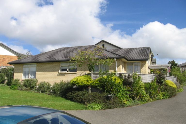 Photo of property in 5 Regents Park Place, Westgate, Auckland, 0614