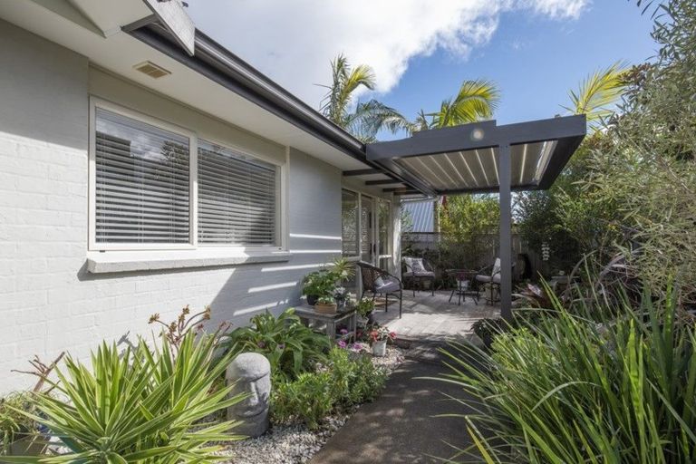 Photo of property in 6 Orewa Street, Torbay, Auckland, 0630