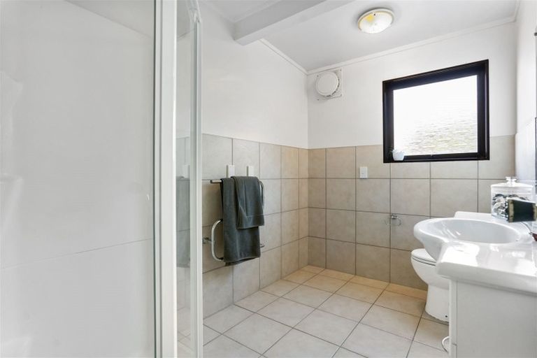 Photo of property in 133 Sandspit Road, Shelly Park, Auckland, 2014