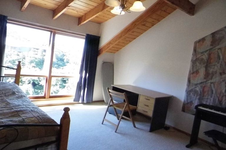 Photo of property in 5 Kekeno Grove, Tirohanga, Lower Hutt, 5010