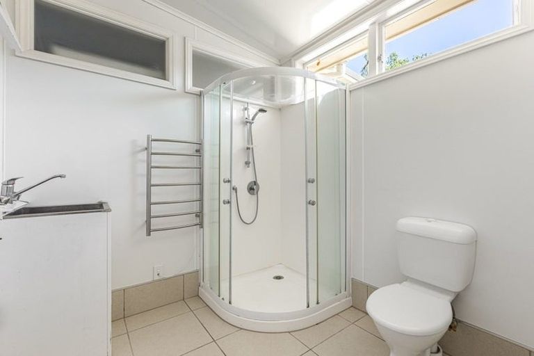 Photo of property in 1 Momona Road, Greenlane, Auckland, 1051