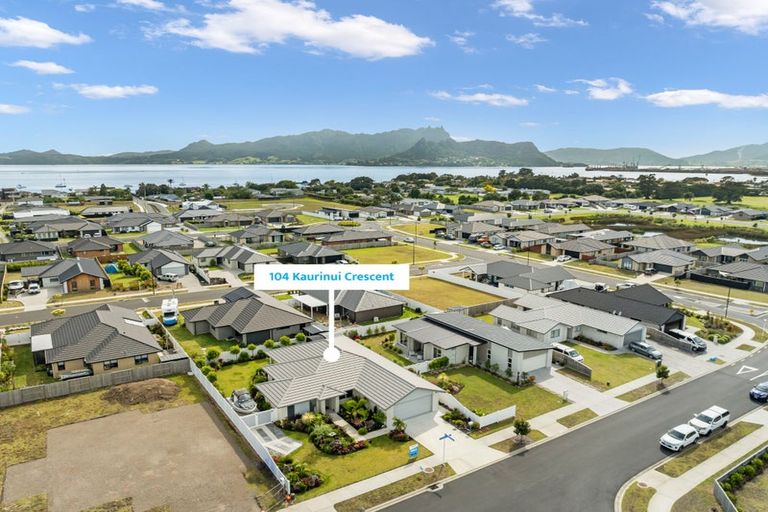 Photo of property in 104 Kaurinui Crescent, One Tree Point, 0118
