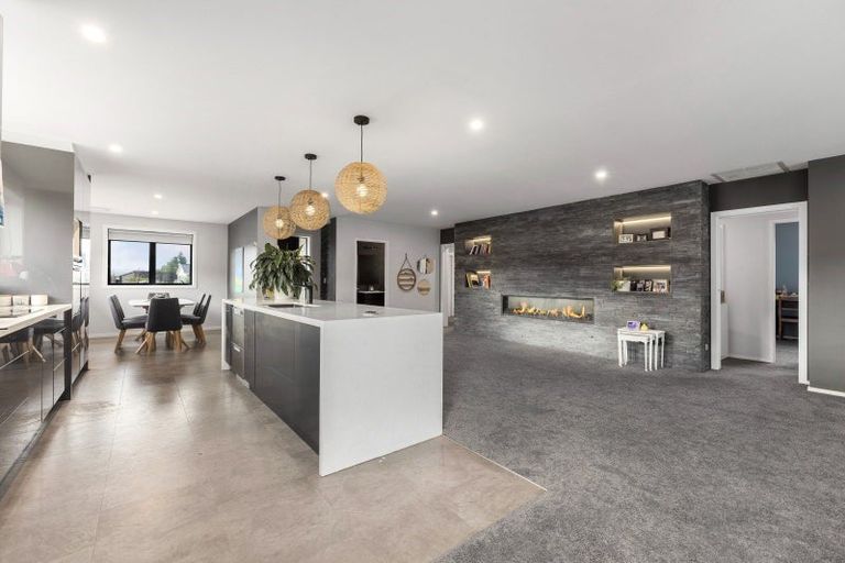 Photo of property in 31 Kingfisher Crescent, Albert Town, Wanaka, 9305