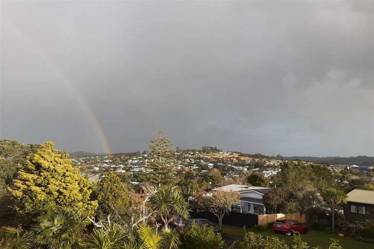 Photo of property in 10 John Road, Stanmore Bay, Whangaparaoa, 0932