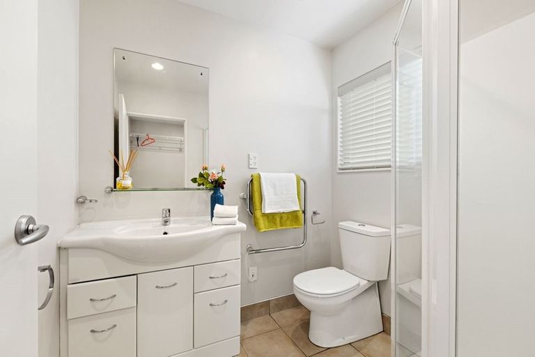 Photo of property in 6a Tobago Place, Sunnynook, Auckland, 0620