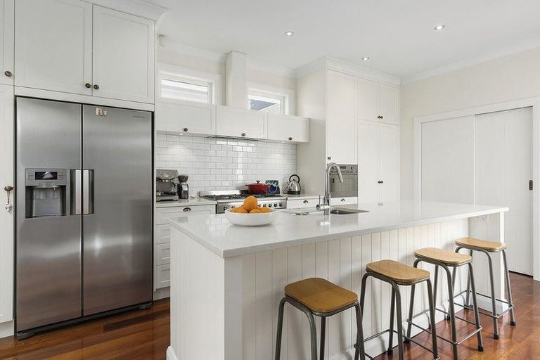 Photo of property in 11 Firth Terrace, Karori, Wellington, 6012