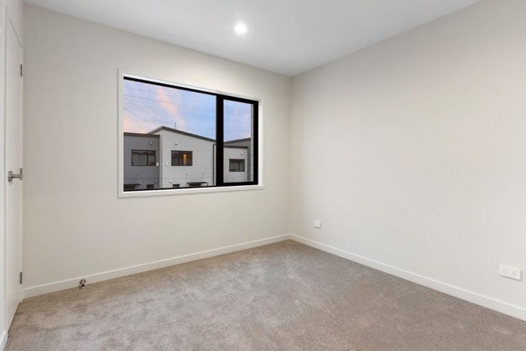 Photo of property in 15 Awhi Lane, Massey, 0614