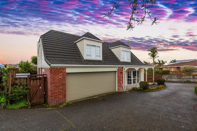 Photo of property in 2/16 Fernbird Place, Massey, Auckland, 0614