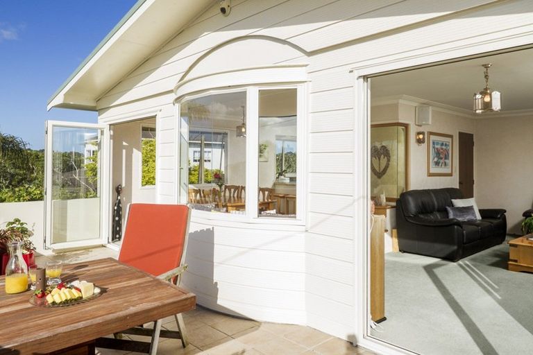 Photo of property in 1/949 Beach Road, Torbay, Auckland, 0630