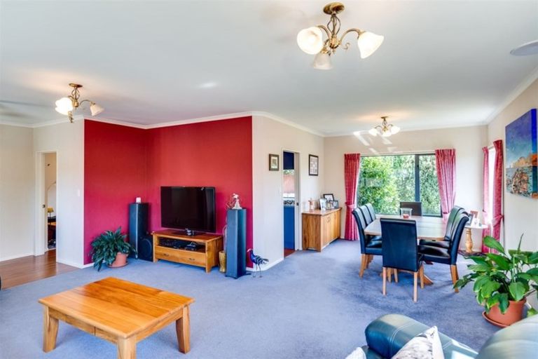 Photo of property in 16 Forbury Way, Taradale, Napier, 4112