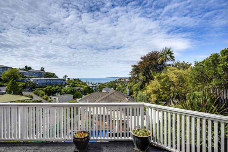 Photo of property in 4 Fitzroy Road, Bluff Hill, Napier, 4110