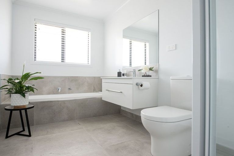 Photo of property in 8 Flotilla Place, Long Bay, Auckland, 0630