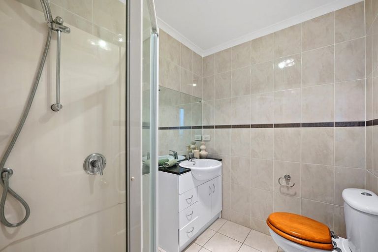 Photo of property in 16 Crimson Park, Oteha, Auckland, 0632