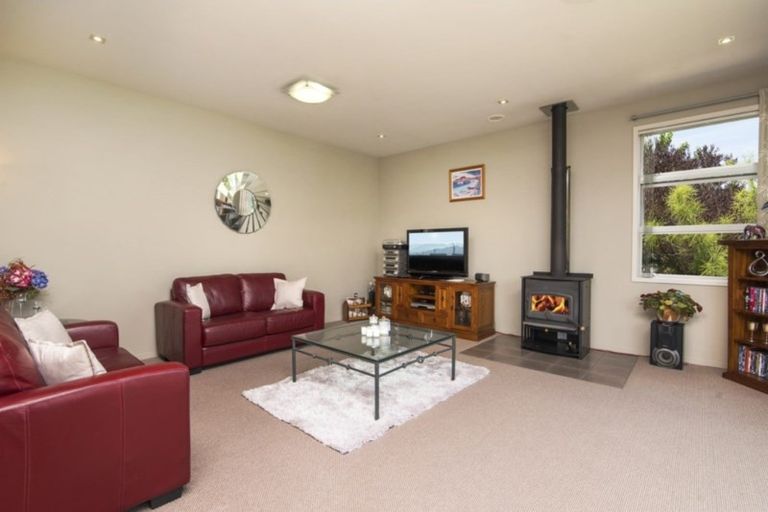 Photo of property in 24 Glentui Place, Waikawa, Picton, 7220