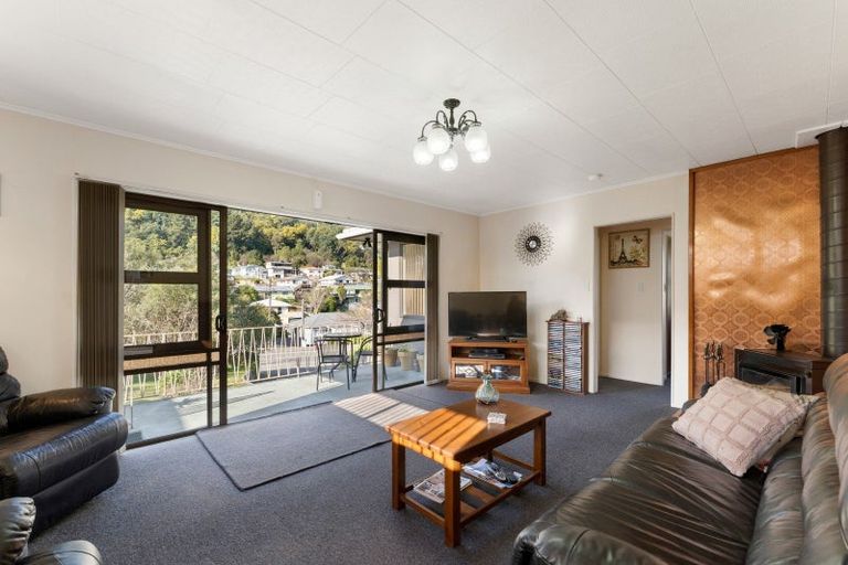 Photo of property in 111 Waikawa Road, Picton, 7220