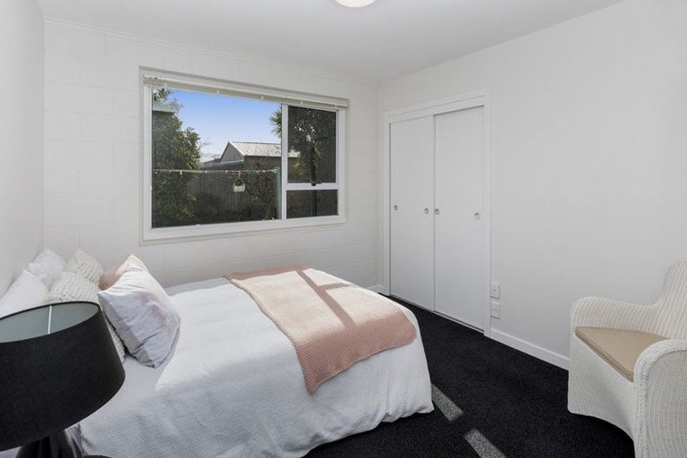 Photo of property in 8a Rosedale Place, Avonhead, Christchurch, 8042