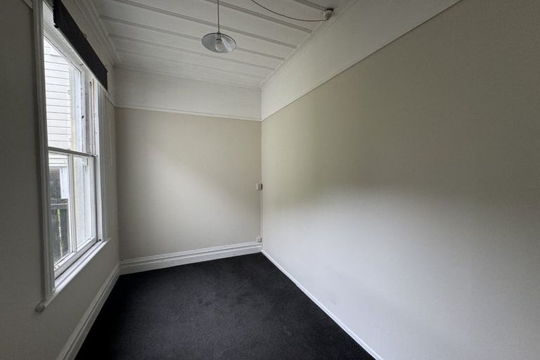Photo of property in 2a Russell Terrace, Newtown, Wellington, 6021